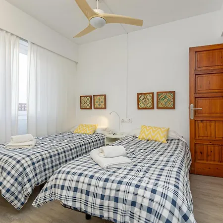 Bel Planta Baja First Line Pinewalk דירה *